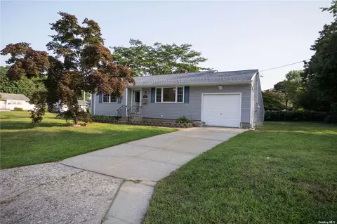 249 Sugarwood Ln, Central Islip, NY 11722