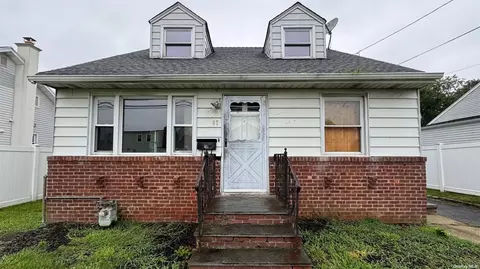 87 Morningside Dr, Westbury, NY 11590