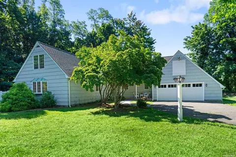 3 Bevy Hollow Rd, Setauket, NY 11733