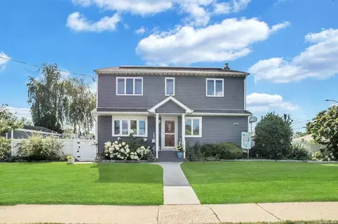 481 N Bay Dr, Massapequa, NY 11758