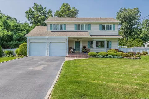 46 Liso Dr, Mount Sinai, NY 11766