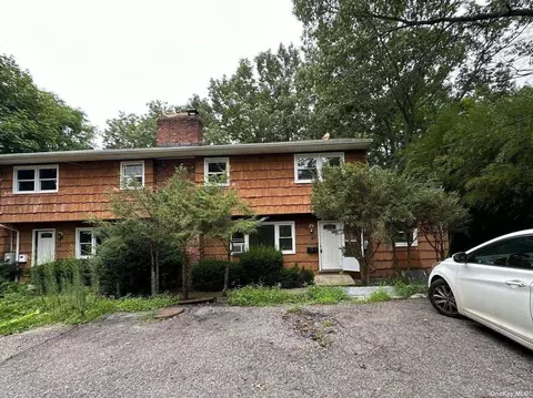 45-47 Potter Ln #45, Huntington, NY 11743
