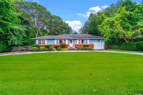 62 Babylon St, Islip Terrace, NY 11752