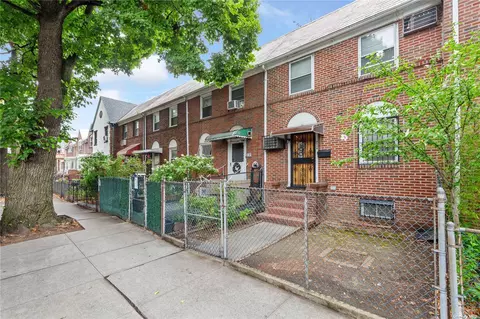 32-49 53rd Pl, Woodside, NY 11377