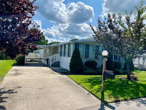 1661 Apt 354 Old Country Rd, Riverhead, NY 11901