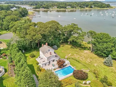 15 Chereb Ct, Setauket, NY 11733