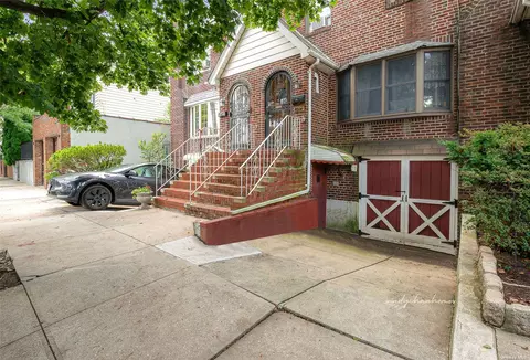 70-14 72nd Pl, Glendale, NY 11385