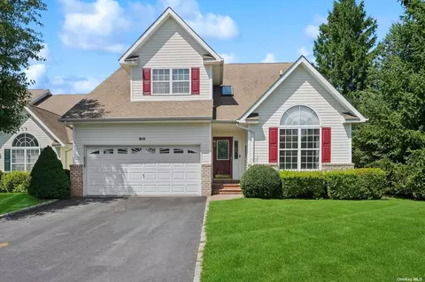 15 William Ln #15, Mount Sinai, NY 11766