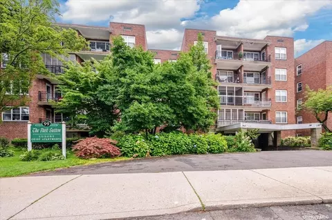 99 Randall Ave #2-F, Freeport, NY 11520