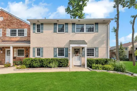 1168 Village Dr #1168, Hauppauge, NY 11788