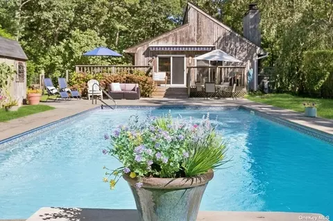 12 Hawthorne St, East Hampton, NY 11937