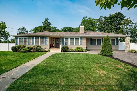 50 Union Ave, Islip, NY 11751