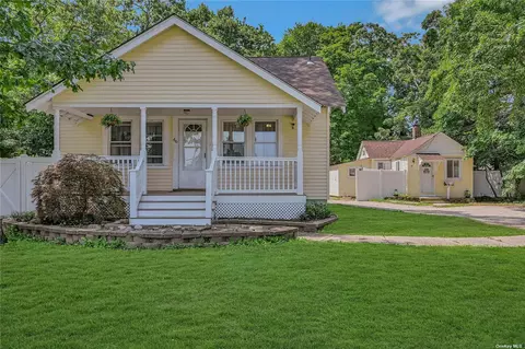 46-48 3rd Ave, East Islip, NY 11730