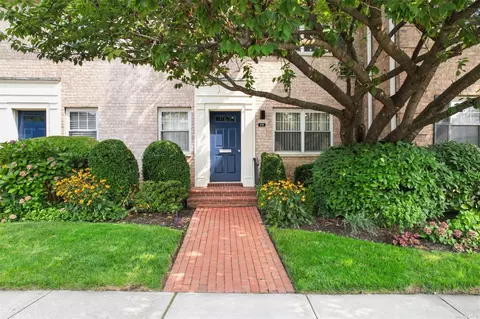 413 Merrick Rd #2B, Rockville Centre, NY 11570