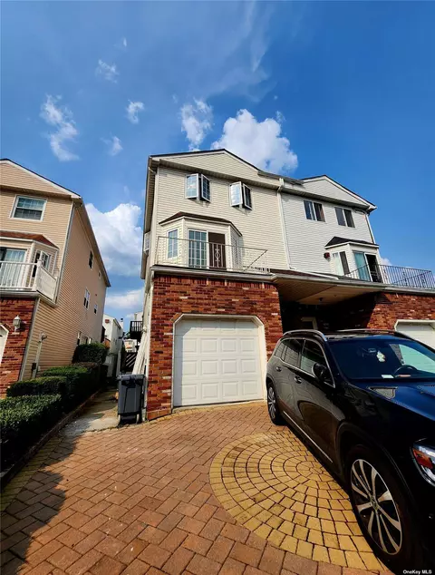 81 Blythe Pl, Staten Island, NY 10306
