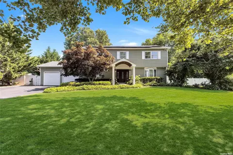 15 Puritan Ave, Mount Sinai, NY 11766
