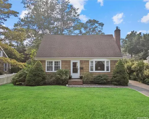 168 Sayville Blvd, Sayville, NY 11782
