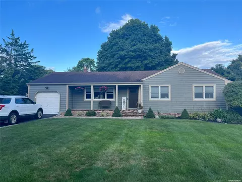 943 John Ave, Bayport, NY 11705