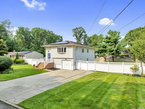 160 Walter Ave, Hauppauge, NY 11788