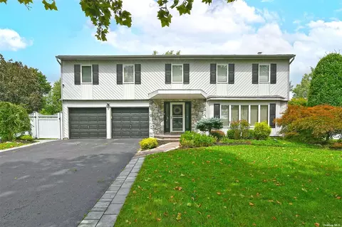 17 Stacey Ln, East Northport, NY 11731