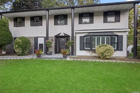 147 Main Ave, Lake Grove, NY 11755
