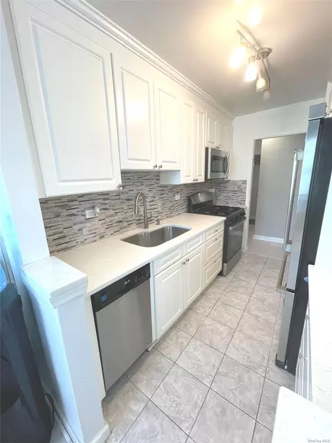 84-39 153rd Ave #4E, Howard Beach, NY 11414