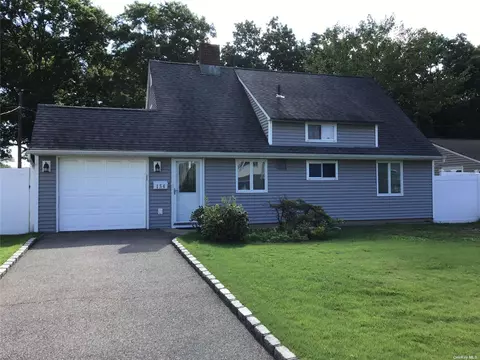154 Choir Ln, Westbury, NY 11590
