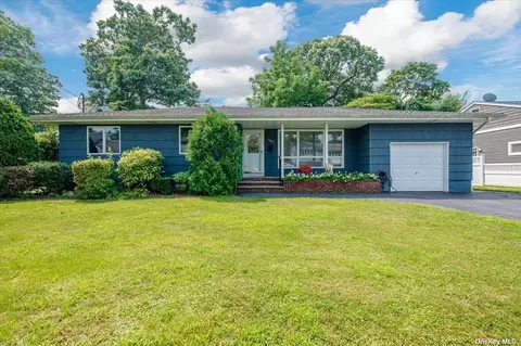1420 Madison Ave, West Islip, NY 11795