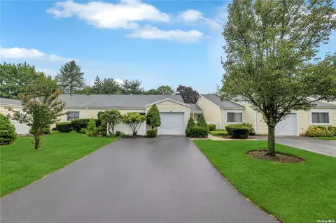 708 Bentley #708, Saint James, NY 11780
