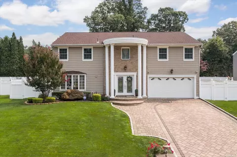 69 Empress Pines Dr, Nesconset, NY 11767