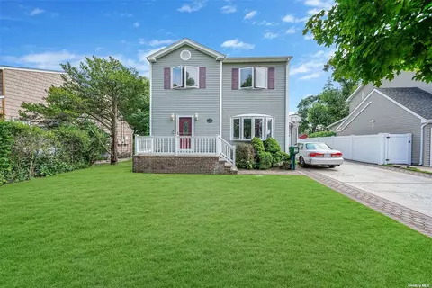 14 Sherman Rd, Farmingdale, NY 11735