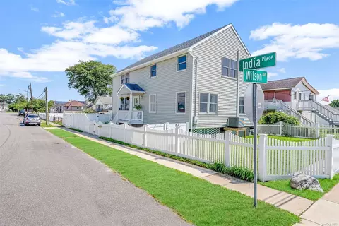 62 Wilson Ave, Amity Harbor, NY 11701