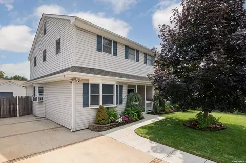14 Bell Ave, Blue Point, NY 11715
