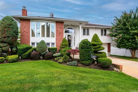 18 Harrison Ave, Massapequa, NY 11758