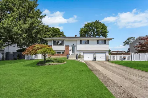 527 Connetquot Ave, Islip Terrace, NY 11752