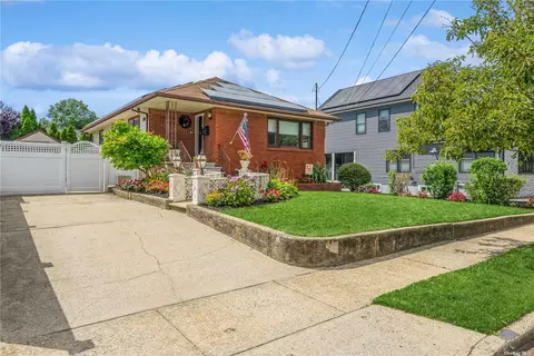 1340 Cayuga Ave, North Bellmore, NY 11710