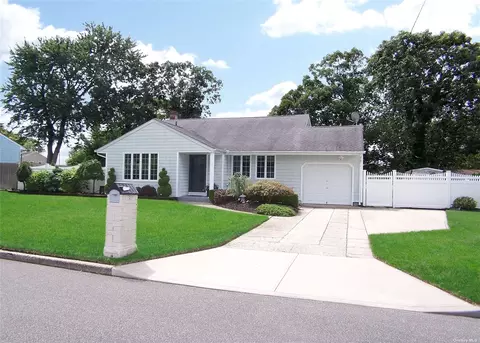 62 Newton Ave, Selden, NY 11784