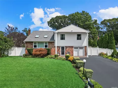 65 Dorchester Rd, Ronkonkoma, NY 11779