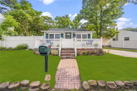 9 Mills Path, Ronkonkoma, NY 11779