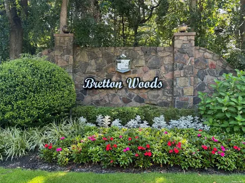 241 Brettonwoods Dr #241, Coram, NY 11727