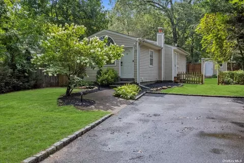 30 Ormond Ave, Selden, NY 11784