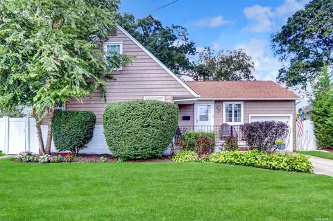 85 Toronto Ave, Massapequa, NY 11758