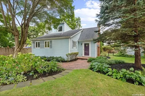 101 Johnson St, Centerport, NY 11721