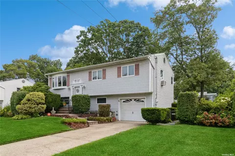 19 Fiesta Dr, Centereach, NY 11720
