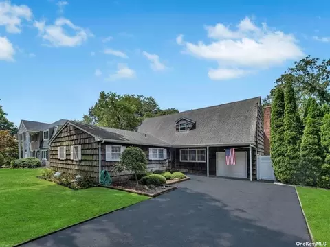 100 Fernwood Ave, Oakdale, NY 11769