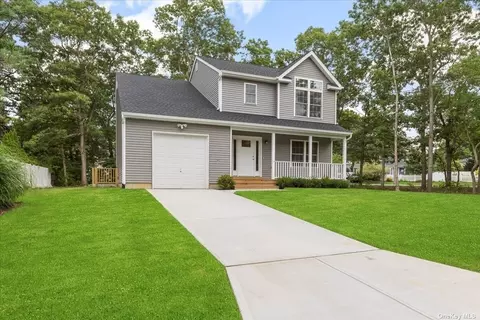 145 Arlington St, Patchogue, NY 11772
