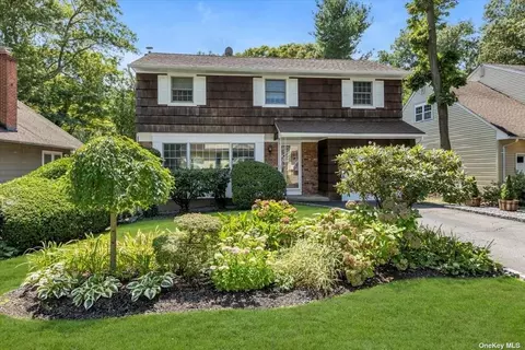 16 Locust Pl, South Huntington, NY 11746