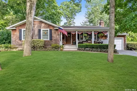 79 Kensington Ave, Bayport, NY 11705