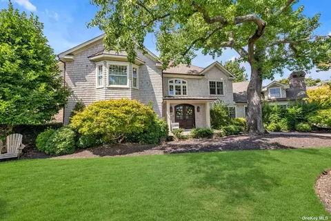 58 Davison Ln, West Islip, NY 11795