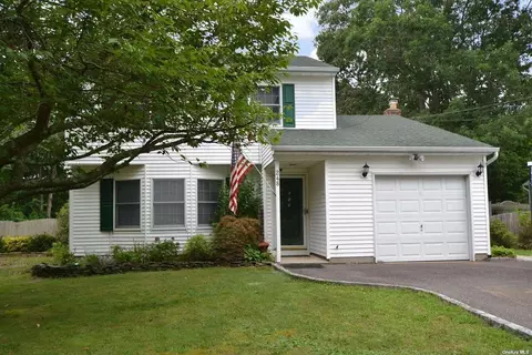 248 Mount Vernon Ave, Medford, NY 11763